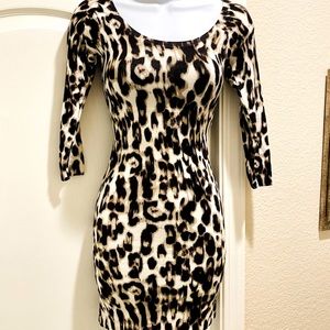 GUESS LEOPARD PRINT SWEATER DRESS